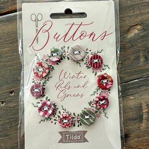 Tilda Fabrics, Creating Memories Winter Reds and Green, 400065, 1 pack, 10 Small Sized Fabric Covered Buttons