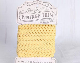 Riley Blake Designs, Small 1/4" Beehive Vintage Ric Rac Trim by Lori Holt of Bee In My Bonnet