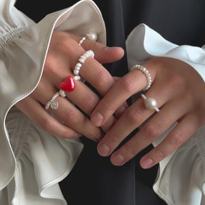 Anillo de perla personalizado, anillo de perla de plata esterlina 925, anillo de perla de agua dulce elástica, colgante de corazón de perla, anillo de letra, joyería con inicial
