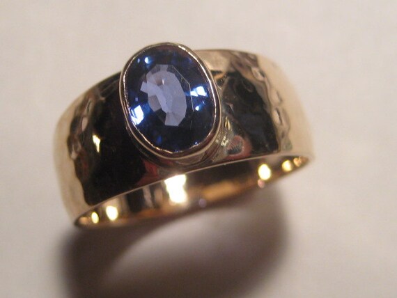 Blue Sapphire Ring ... 14 kt Gold .. Tapered Hand Hammered Band ... size 7