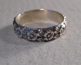 New Flower ... Sterling Silver ... Band Ring ..........