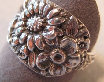 Sterling Floral Pattern  Ring . Size 8