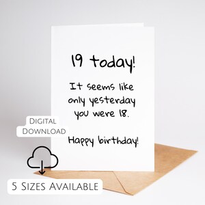 Cartão de aniversário de 19 anos para impressão Cartão engraçado de aniversário de 19 anos para ele ou ela 19 anos Imprimir em casa Design com pouca tinta Download instantâneo Preto e branco