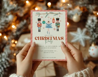 Puede incluir: Una invitación a una fiesta de Navidad a rayas rosas y blancas con una ilustración festiva de una bailarina y dos cascanueces. El texto dice "Join us for a Christmas Party" e incluye la fecha, la hora y la ubicación del evento.
