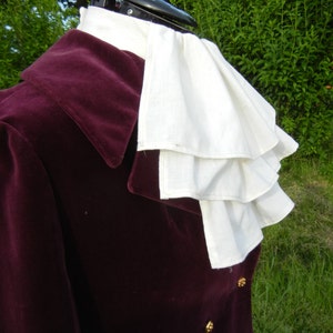 Miles Edgeworth Jabot, Ace Attorney image 3