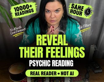 Può includere: Una persona con una camicia verde acqua con ricami bianchi, dietro un tavolo con candele e carte dei tarocchi. Le scritte includono 10000+ READINGS, SAME HOUR, 12-Month Love Forecast, No Filters, REVEAL THEIR FEELINGS PSYCHIC READING e REAL READER • NOT AI.