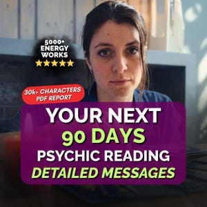 Może przedstawiać: Zdjęcie kobiety z nakładką tekstową. Tekst brzmi "TWOJE NASTĘPNE 90 DNI CZYTANIE PSYCHICZNE SZCZEGÓŁOWE WIADOMOŚCI." Dodatkowy tekst zawiera "5000+ ENERGY WORKS" i "30k+ ZNAKÓW RAPORT PDF."