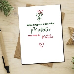 Carte de Noël romantique amusante sous le gui Lui ou elle Carte de Noël pour petite amie Carte de Noël pour petit ami