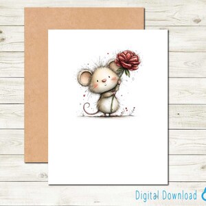 Puede incluir: Ilustración en acuarela de un lindo ratón sosteniendo una gran rosa roja. El ratón tiene un cuerpo beige claro, orejas grandes y una expresión dulce. La imagen está en una tarjeta blanca con un sobre marrón detrás. El texto "Digital Download" está en la parte inferior.