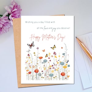 Carte pour la fête des mères avec fleurs sauvages pour maman, avec des fleurs pour souhaiter une bonne fête des mères à une maman, carte pour la meilleure maman