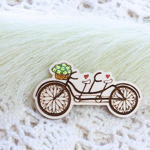 Handbeschilderde houten broche, fietsbroche, mooie handgemaakte broche, cadeau voor iedereen