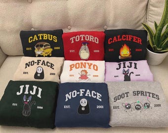 Sudadera Ghibli con Totoro, Sin Cara, Calcifer, el Gatobús, Jiji y Ponyo. Sudadera con capucha bordada de anime. Un lindo regalo de Studio Ghibli.
