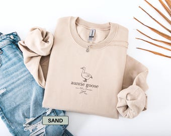 Funny Auntie Sweatshirt for New Aunt Sweater, Coquette Auntie Goose Sweatshirt for Funny Auntie Gift from Niece, Auntie Crewneck Sweatshirt