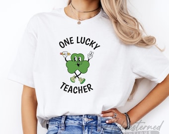 ラッキーティーチャー セントパトリックスデーシャツ：漫画クローバーTシャツ