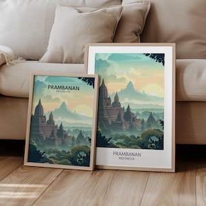 Puede incluir: Dos impresiones enmarcadas de un complejo de templos en Indonesia. Las impresiones están en un marco de madera claro y presentan una ilustración colorida del templo con el texto "Prambanan, Indonesia" en la parte inferior.