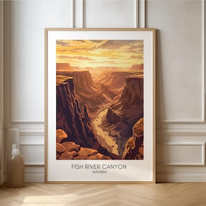 Könnte beinhalten: Eine farbenfrohe Illustration des Fish River Canyons in Namibia. Der Canyon ist eine tiefe, schmale Schlucht mit einem Fluss, der durch ihn fließt. Der Himmel ist leuchtend orange und gelb, und die Canyonwände sind eine Mischung aus Braun, Orange und Rot.