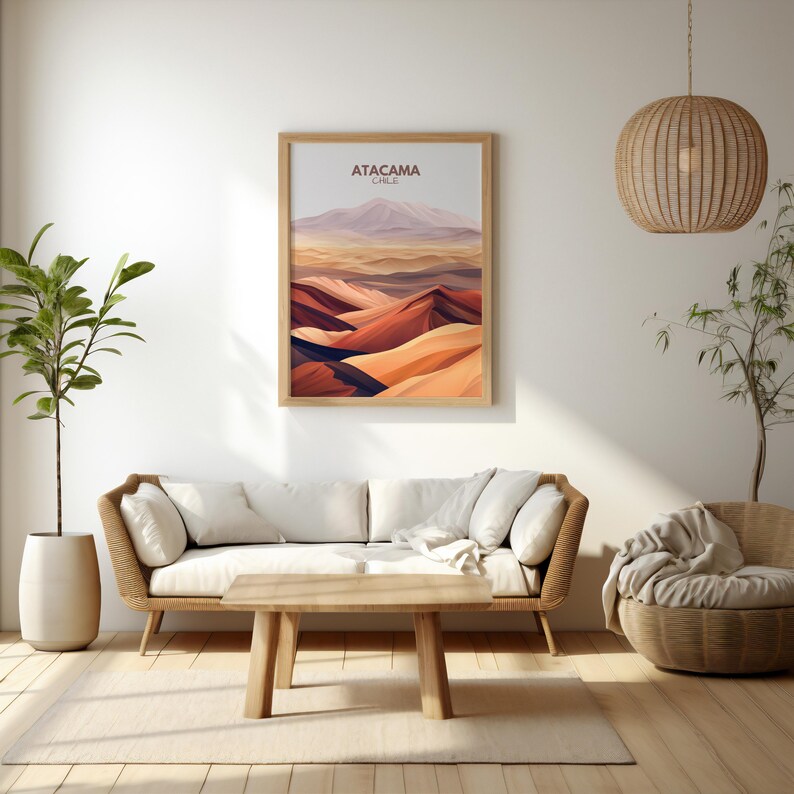 Puede incluir: Una impresi&oacute;n enmarcada de un paisaje des&eacute;rtico con el texto "ATACAMA CHILE" en la parte superior central. La impresi&oacute;n est&aacute; en un marco de madera claro y est&aacute; colgada en una pared blanca.