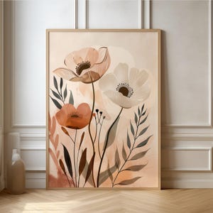 Könnte beinhalten: Gerahmter Kunstdruck mit floralem Design im Aquarellstil. Die Kunst zeigt pfirsichfarbene, weiße und rostfarbene Blumen mit dunkelgrünem und braunem Laub. Der Hintergrund ist ein weicher, neutraler Ton. Der Druck wird in einem hellen Holzrahmen präsentiert.