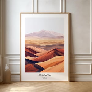 Puede incluir: Un p&oacute;ster minimalista con una ilustraci&oacute;n geom&eacute;trica de un paisaje des&eacute;rtico en tonos naranja, marr&oacute;n y morado. El texto "ATACAMA CHILE" est&aacute; impreso en la parte inferior del p&oacute;ster.