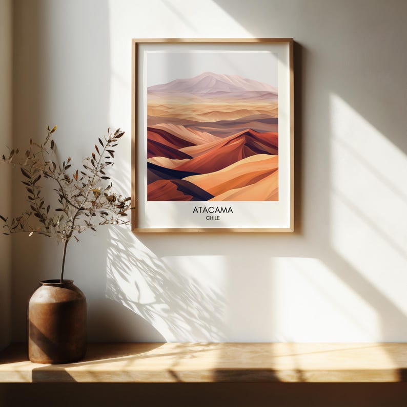 Puede incluir: Una impresi&oacute;n enmarcada de un paisaje abstracto colorido con el texto "ATACAMA CHILE" en la parte inferior. El paisaje es una mezcla de tonos naranja, rojo y marr&oacute;n, con una monta&ntilde;a morada en el fondo.