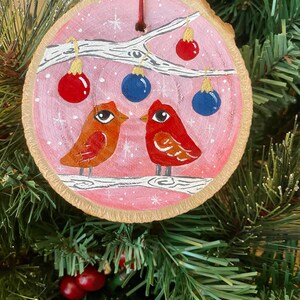 Kardinal Paar Ornament Weihnachtskugeln Rosa Himmel Holzscheibe Handbemalte Kunstvögel Rote Vögel