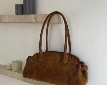 Torebka zamszowa typu bagietka, torebka zamszowa, torba z prawdziwej skóry, minimalistyczna torebka z uchwytem u góry