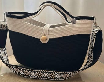 Сумка оригинальная, сделана вручную из экологически чистого хлопкового шнура.