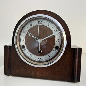 Beautiful Art Deco Smiths  Vintage Wooden Mantel Clock 1930-1950 with a modern twist