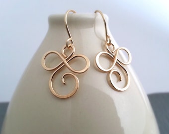 Boucles d’oreilles Infinity Swirly Curly Dangle remplies d’or