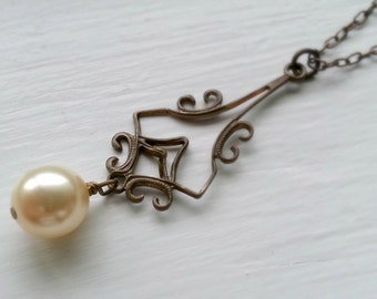 Style victorien Filagree perle pendentif collier en laiton vieilli et collier de perles demoiselle d’honneur collier de mariée