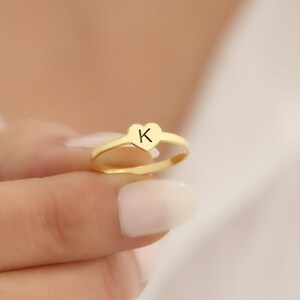 Anillo de nombre personalizado, Anillo de corazón, Anillo apilable, Anillo grabado personalizado, Anillo de letra, Anillos iniciales, Anillo de letra especial de madre, Regalo