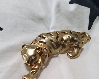 Gold tone jaguar brooch pin