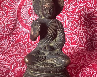 Vintage Solid Brass Meditating Buddha Statue - Zen Decor (12 cm)