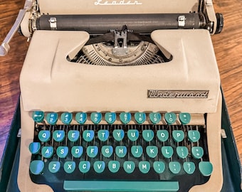 1950s Underwood Leader Vintage Typewriter with Original Case | Mid-Century Decor | Retro Office Decor | Writer's Dream Decor