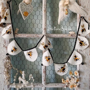 Bee Garland for Modern Farmhouse, Bee Themed Nursery, Spring Bumble Bee Party, Honey Bee Wall Hanging, Bee Wedding Banner, Queen Bee Gift