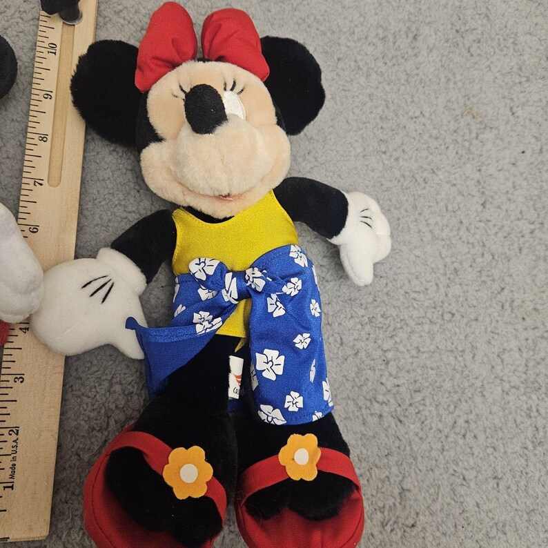 LOT OF 3 - Disney Cruise Line Mickey Mouse Plush Stuffed Minnie Pluto 9" 2006 Bild 3