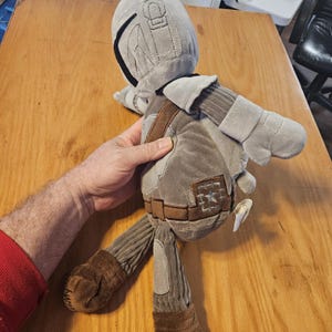 Scentsy Star Wars The Mandalorian Plush Stuffed Doll Toy Medium Gray Cape zdjęcie 4