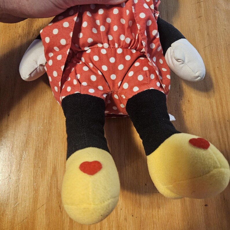 Peluche vintage de Minnie Mouse de Disney con vestido de lunares rojos, juguete mediano imagen 8