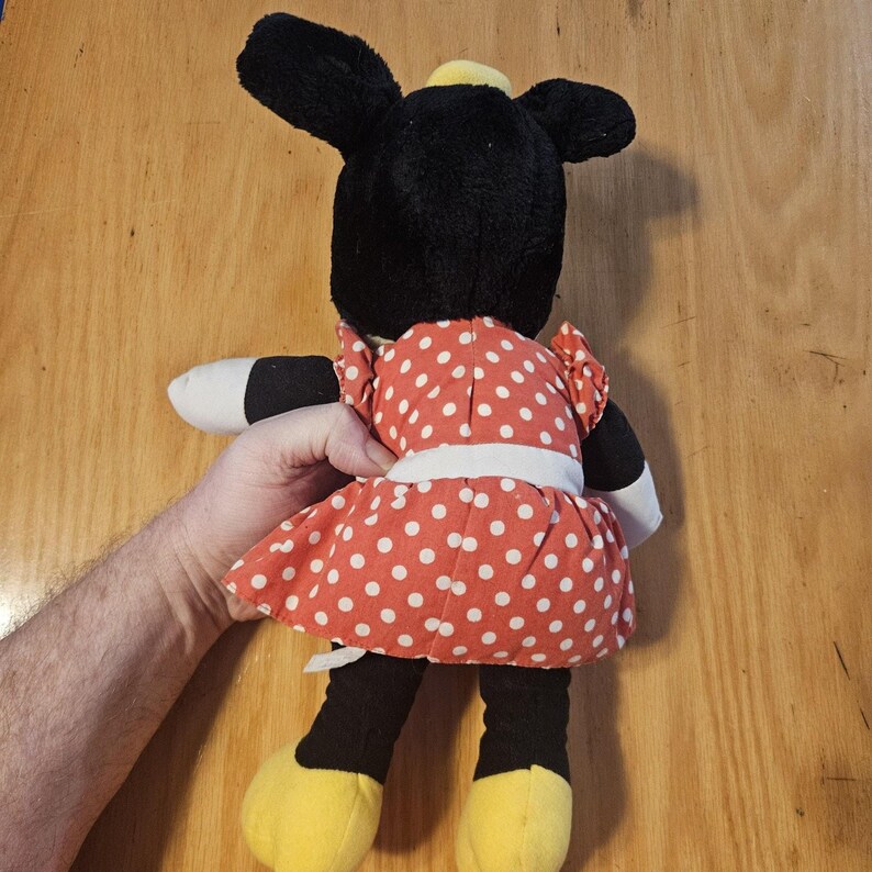 Peluche vintage de Minnie Mouse de Disney con vestido de lunares rojos, juguete mediano imagen 2