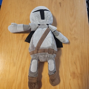 Scentsy Star Wars The Mandalorian Plush Stuffed Doll Toy Medium Gray Cape zdjęcie 1