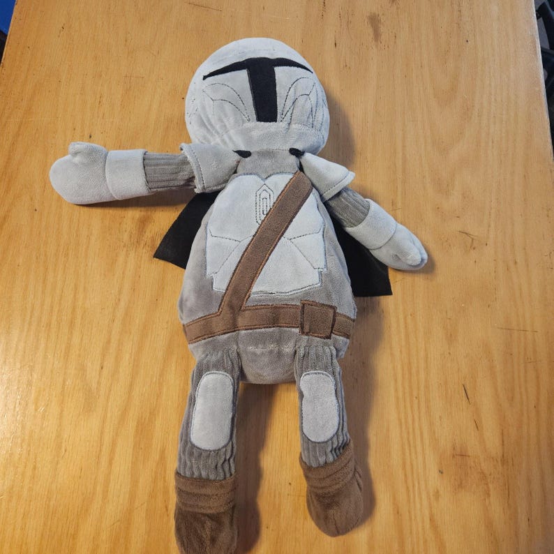 Scentsy Star Wars The Mandalorian Plush Stuffed Doll Toy Medium Gray Cape zdjęcie 1