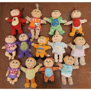 LOT OF 13 Cabbage Patch Kids Cuties Plush Baby Doll 2004 - 2016 Drink Wet