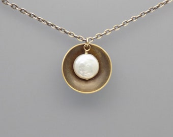 Alyssa Necklace - Pearl and Natural Brass