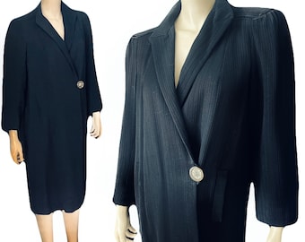 Fabulous 1940s Midnight Navy Coat, Great Styling and Details, Lightweight Wool, Medium, Excellent