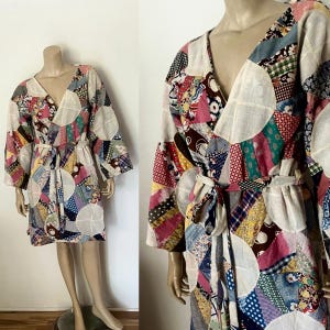 Encantador abrigo/gabardina/kimono antiguo, vintage, de patchwork cosido a mano, estilo Crazy Quilt, totalmente forrado.