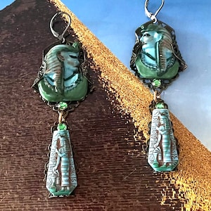 Pendientes faraónicos vintage Selro, estilo Selini, años 50, estilo renacimiento egipcio, pintados a mano, de cristal checo, turquesa, verde y bronce.