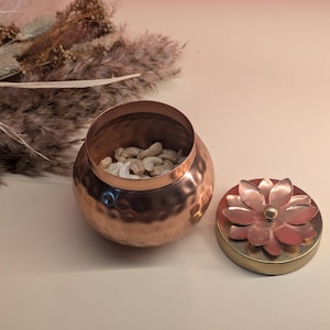 Miedziany słoik na czekoladę lub susz - elegancki prezent na Pooja lub Vratham