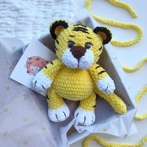 Tigre de peluche hecho a mano. Regalos personalizados para niños. Animales adorables.