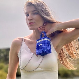 Clutch nupcial con cuentas azules - mini bolsa de cuentas de cristal con cremallera hecha a mano sobre el hombro para un regalo de dama de honor, regalo de cumpleaños