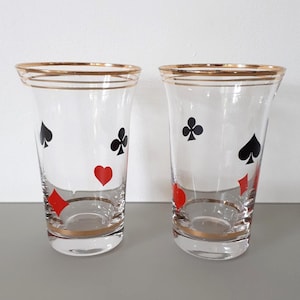 MarilynsJunkYard-set van 2 speelkaartdrinkglazen met drijvend pakpictogrammen gouden rand/banden- speelkaartmotief glas- België jaren 70
